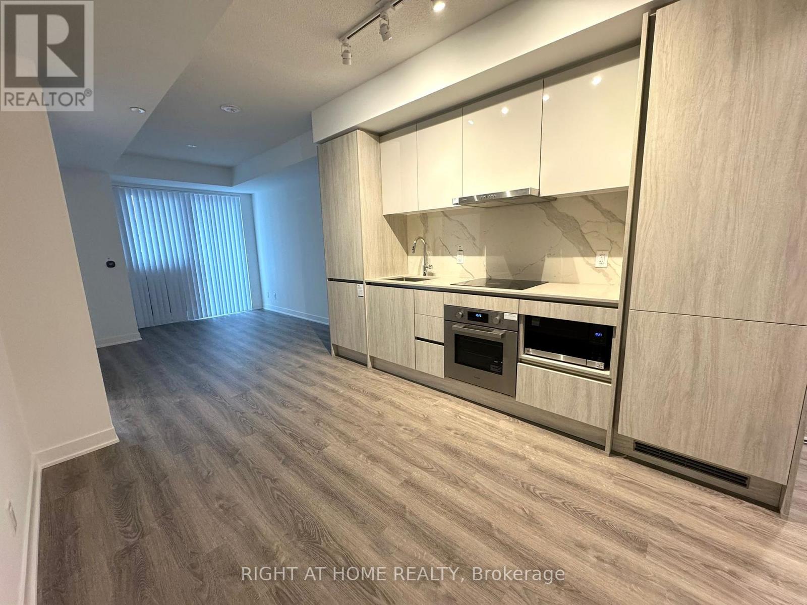 902 - 180 Front Street E, Toronto, Ontario  M5A 0K9 - Photo 3 - C12859402