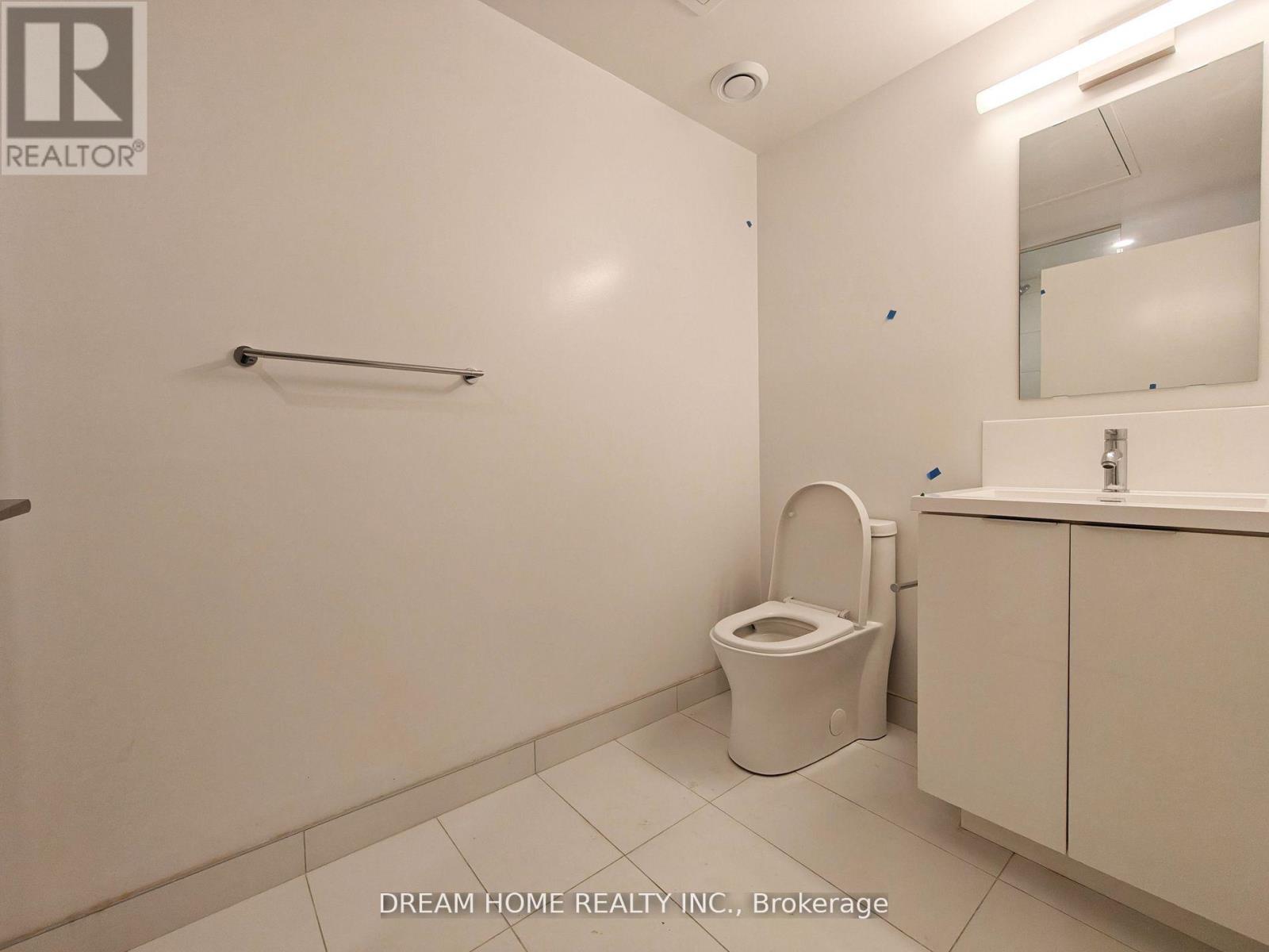 829 - 230 Simcoe Street, Toronto (Kensington-Chinatown), Ontario  M5T 0G7 - Photo 3 - C12859434