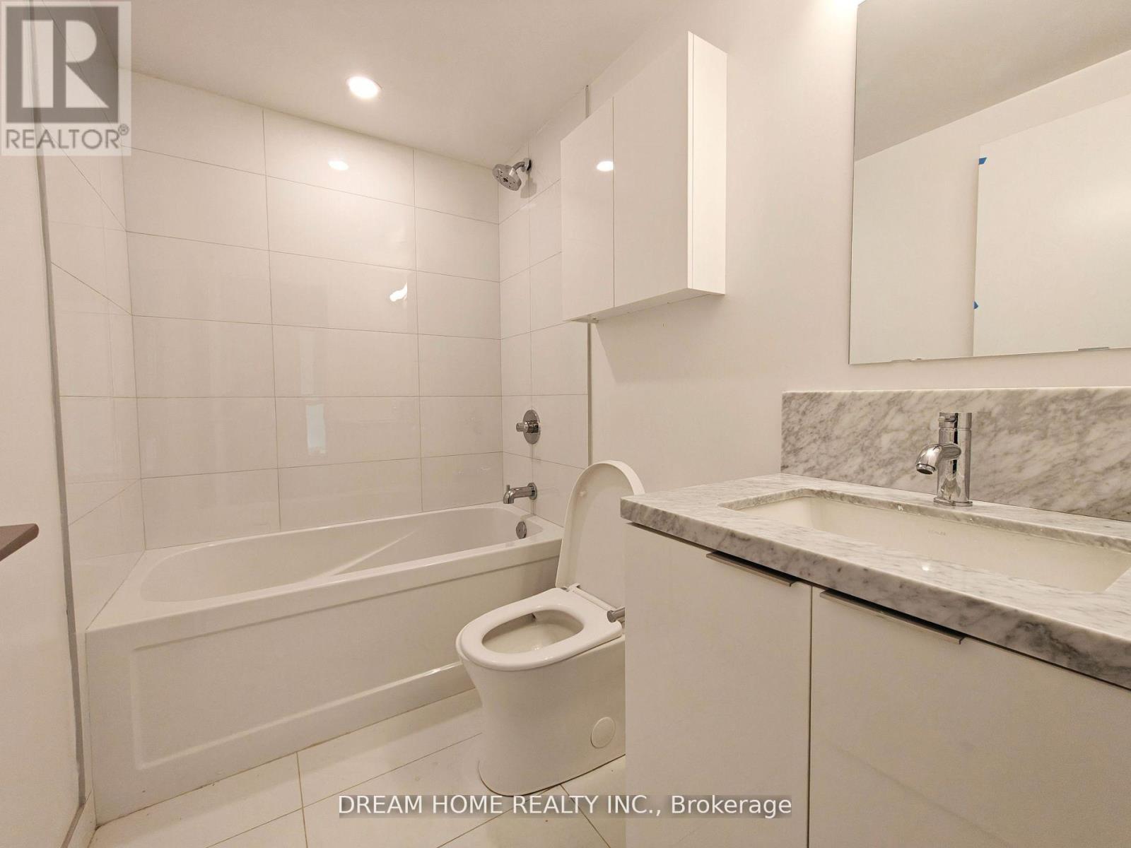 829 - 230 Simcoe Street, Toronto (Kensington-Chinatown), Ontario  M5T 0G7 - Photo 4 - C12859434