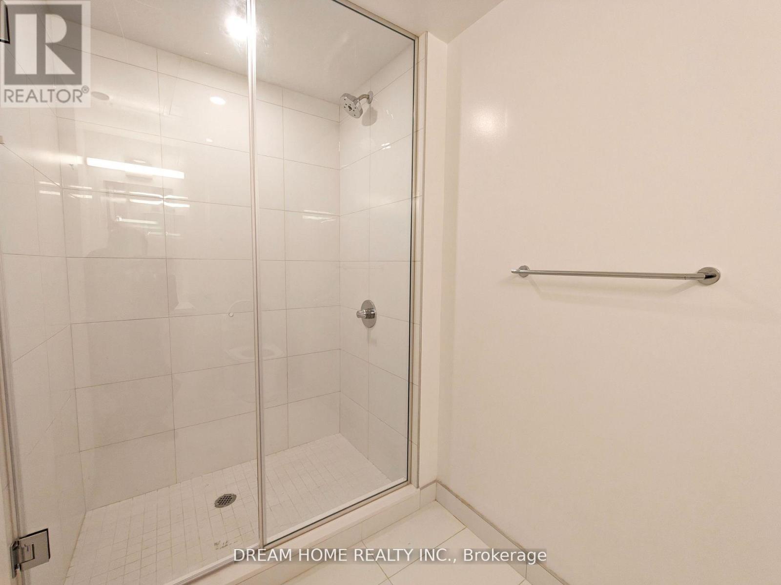 829 - 230 Simcoe Street, Toronto (Kensington-Chinatown), Ontario  M5T 0G7 - Photo 5 - C12859434