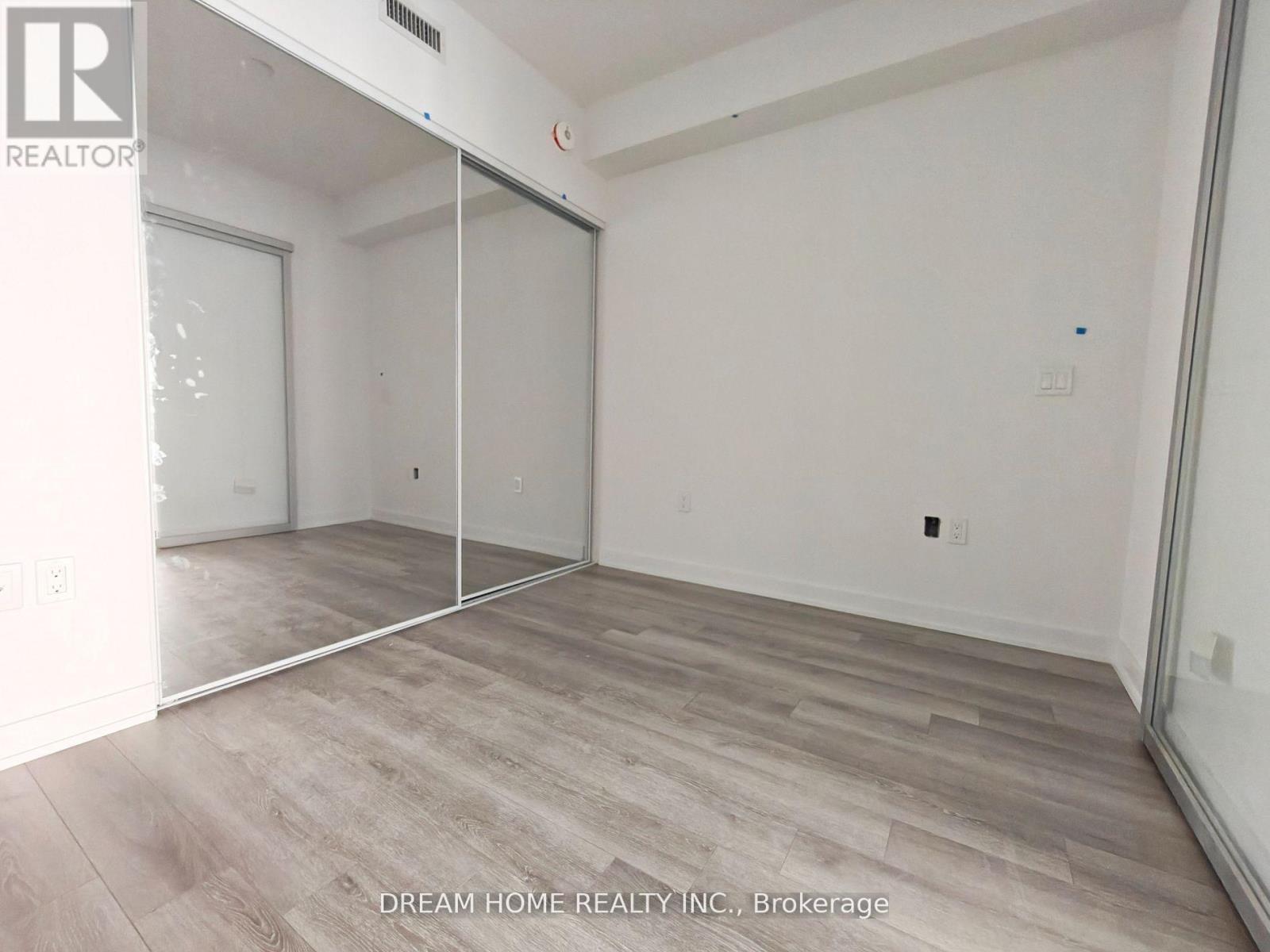 829 - 230 Simcoe Street, Toronto (Kensington-Chinatown), Ontario  M5T 0G7 - Photo 6 - C12859434