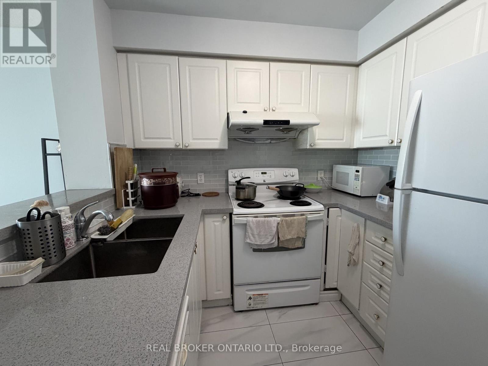 1210 - 1 Lee Centre Drive, Toronto (Woburn), Ontario  M1H 3J2 - Photo 9 - E12859424