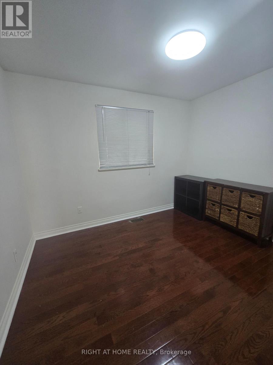 35 Hathway Drive, Toronto (Bendale), Ontario  M1P 4L6 - Photo 11 - E12859426