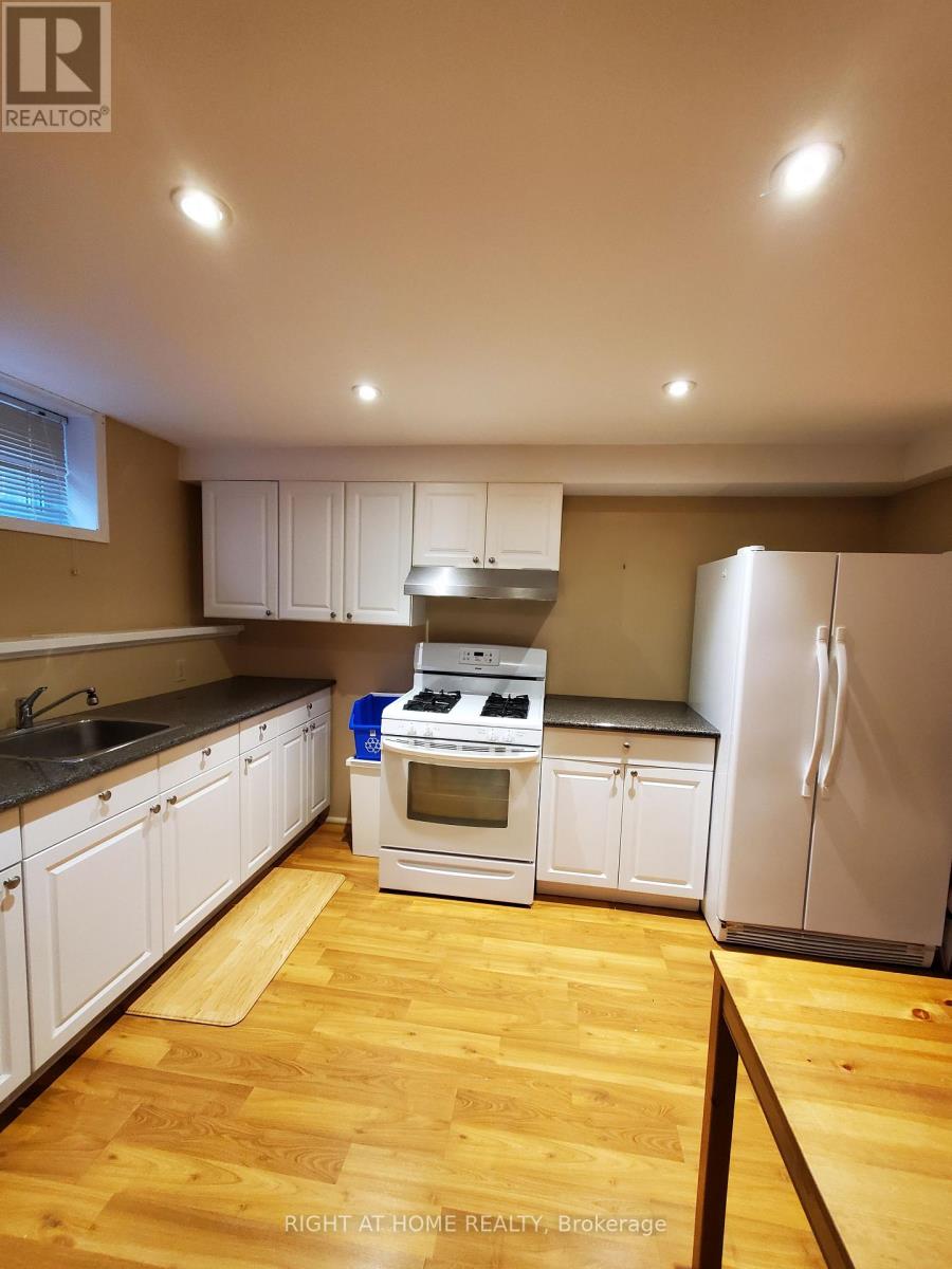 35 Hathway Drive, Toronto (Bendale), Ontario  M1P 4L6 - Photo 14 - E12859426