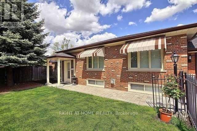 35 Hathway Drive, Toronto (Bendale), Ontario  M1P 4L6 - Photo 2 - E12859426