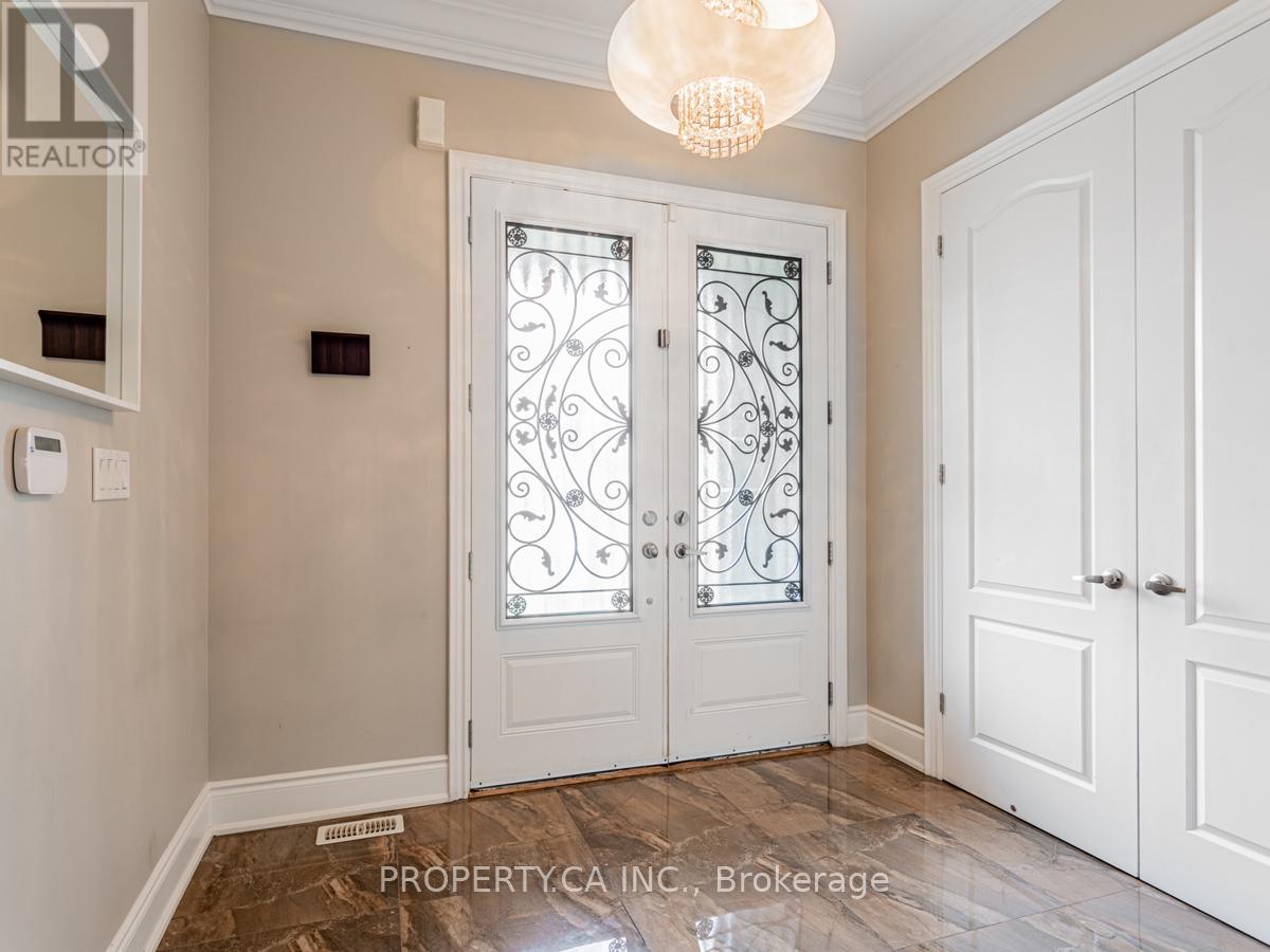 45 Marbrook Street, Richmond Hill (Mill Pond), Ontario  L4C 0Y9 - Photo 3 - N12859390