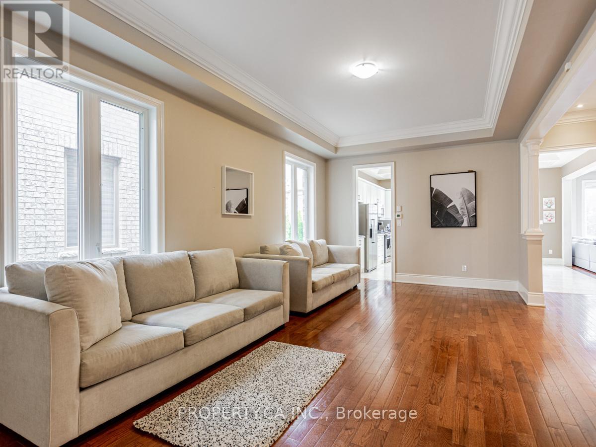 45 Marbrook Street, Richmond Hill (Mill Pond), Ontario  L4C 0Y9 - Photo 4 - N12859390