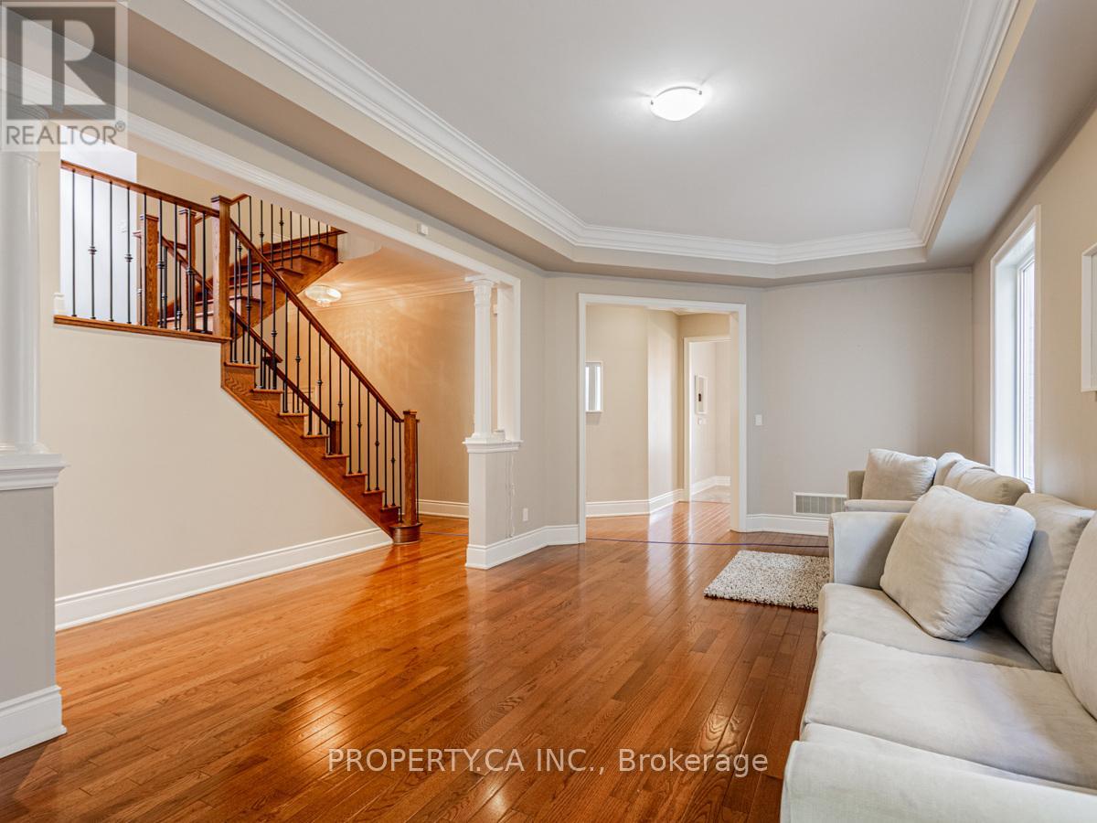 45 Marbrook Street, Richmond Hill (Mill Pond), Ontario  L4C 0Y9 - Photo 5 - N12859390