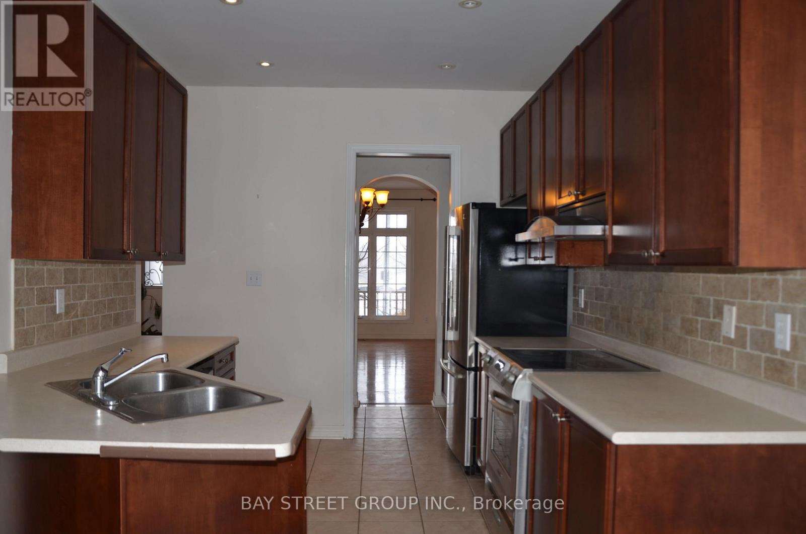 27 Wilcliff Court, Markham (Greensborough), Ontario  L6E 2E5 - Photo 6 - N12859396