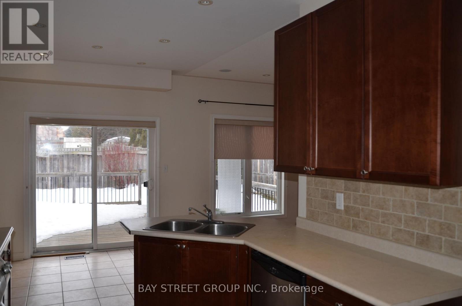 27 Wilcliff Court, Markham (Greensborough), Ontario  L6E 2E5 - Photo 9 - N12859396