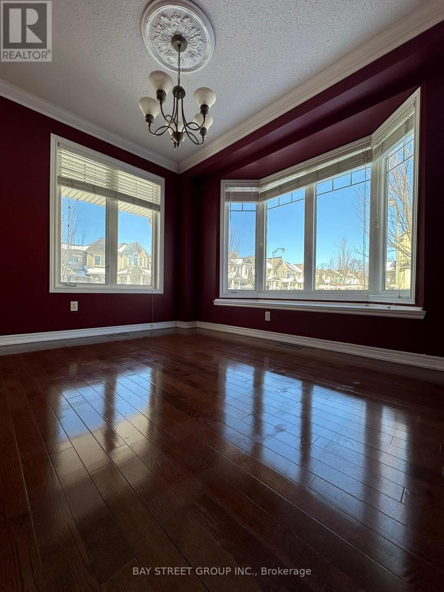 1 Thistle Avenue, Richmond Hill (Jefferson), Ontario  L4E 0B6 - Photo 11 - N12859420