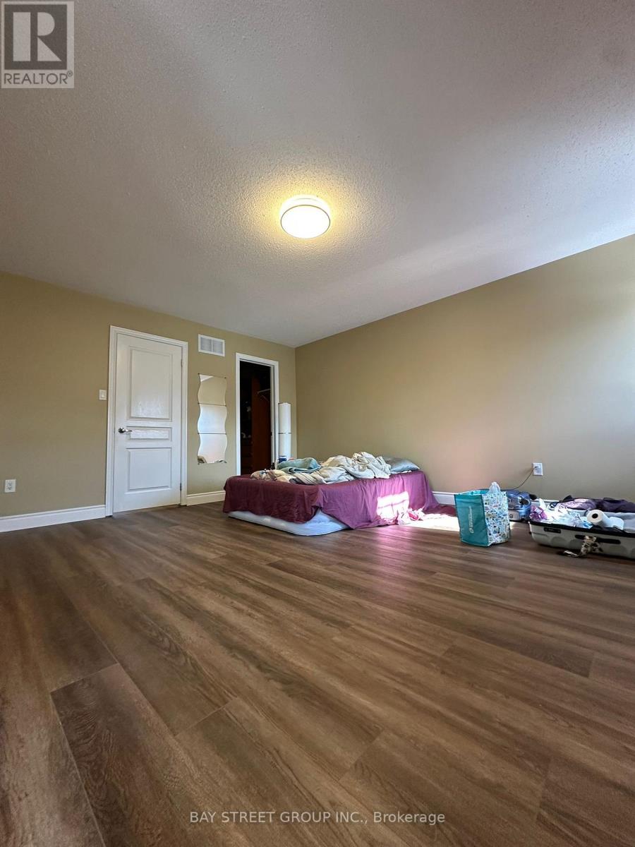 1 Thistle Avenue, Richmond Hill (Jefferson), Ontario  L4E 0B6 - Photo 14 - N12859420