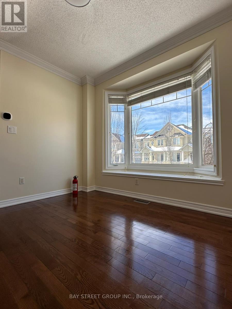 1 Thistle Avenue, Richmond Hill (Jefferson), Ontario  L4E 0B6 - Photo 4 - N12859420