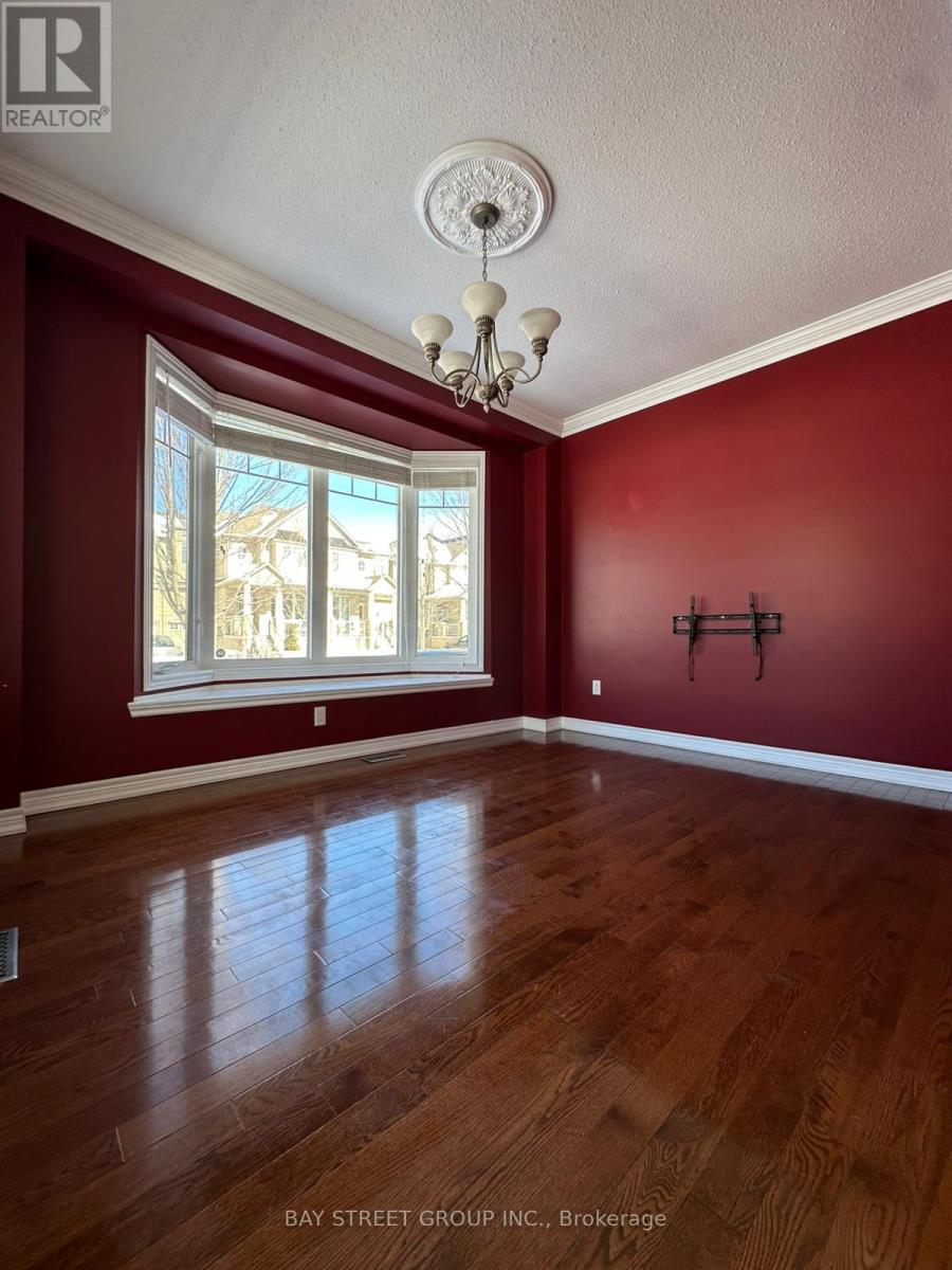 1 Thistle Avenue, Richmond Hill (Jefferson), Ontario  L4E 0B6 - Photo 9 - N12859420