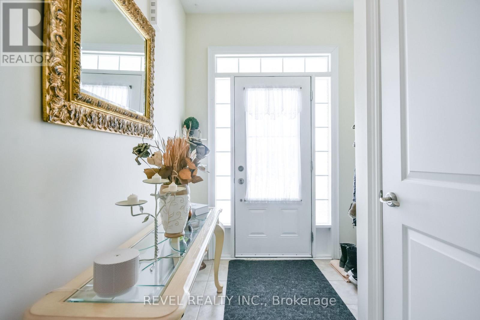 290 Stonebridge Boulevard, Wasaga Beach, Ontario  L9Z 0E7 - Photo 3 - S12859398