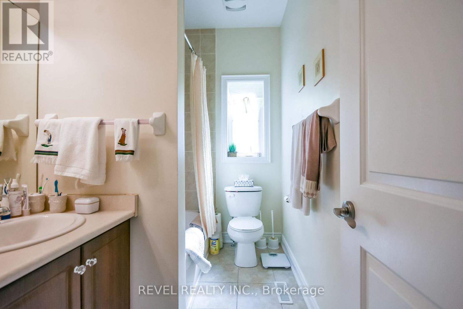 290 Stonebridge Boulevard, Wasaga Beach, Ontario  L9Z 0E7 - Photo 7 - S12859398