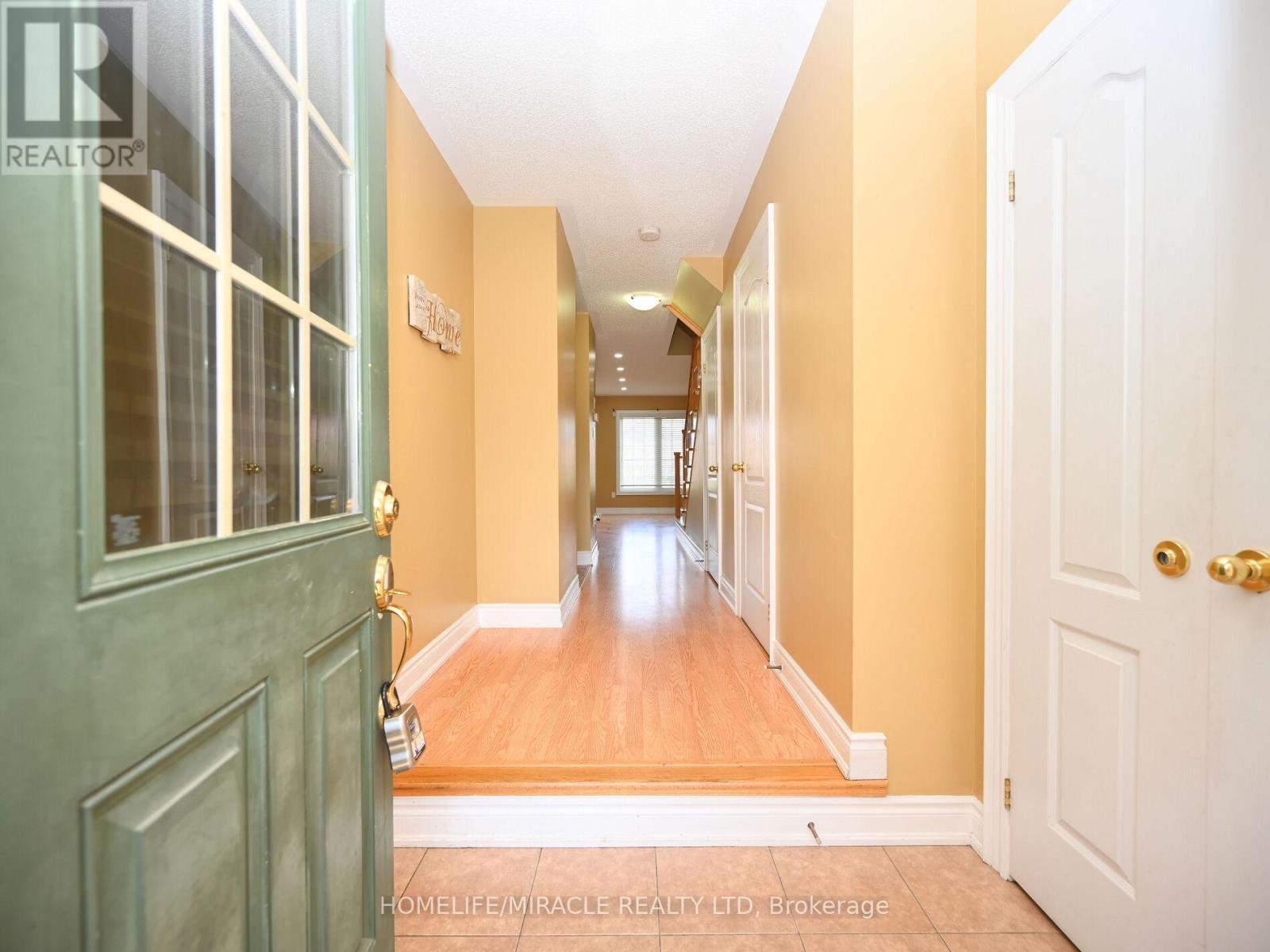 81 Cedarbrook Road, Brampton (Sandringham-Wellington), Ontario  L6R 0W5 - Photo 2 - W12859432