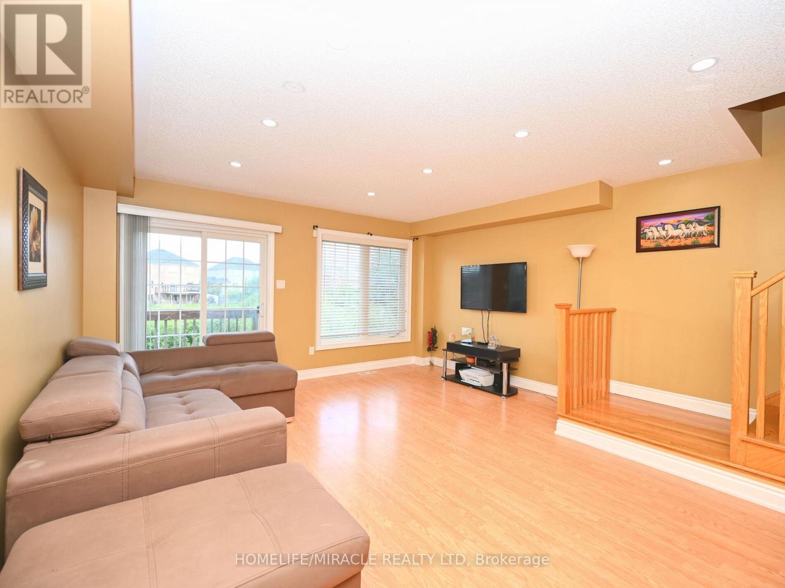 81 Cedarbrook Road, Brampton (Sandringham-Wellington), Ontario  L6R 0W5 - Photo 4 - W12859432