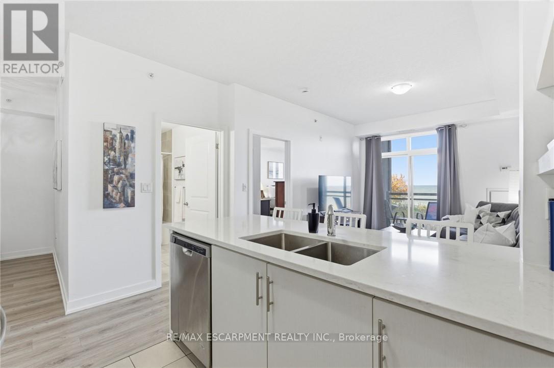 228 - 35 Southshore Crescent, Hamilton (Lakeshore), Ontario  L8E 0J2 - Photo 10 - X12859394