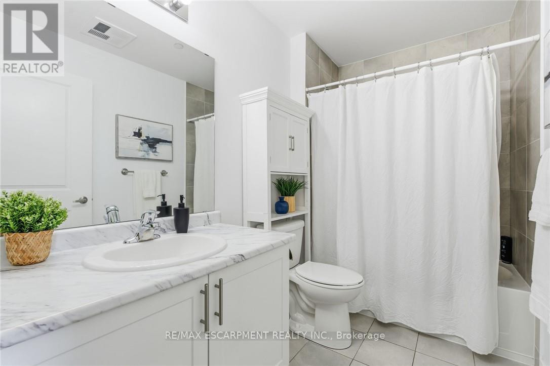 228 - 35 Southshore Crescent, Hamilton (Lakeshore), Ontario  L8E 0J2 - Photo 14 - X12859394