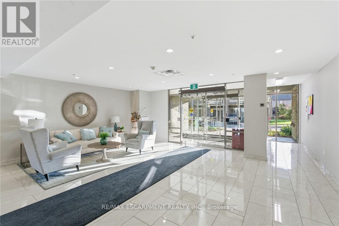 228 - 35 Southshore Crescent, Hamilton (Lakeshore), Ontario  L8E 0J2 - Photo 2 - X12859394