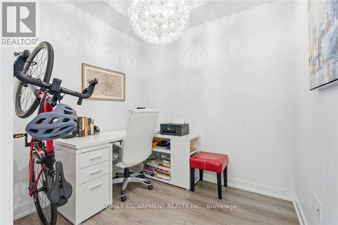 228 - 35 Southshore Crescent, Hamilton (Lakeshore), Ontario  L8E 0J2 - Photo 6 - X12859394