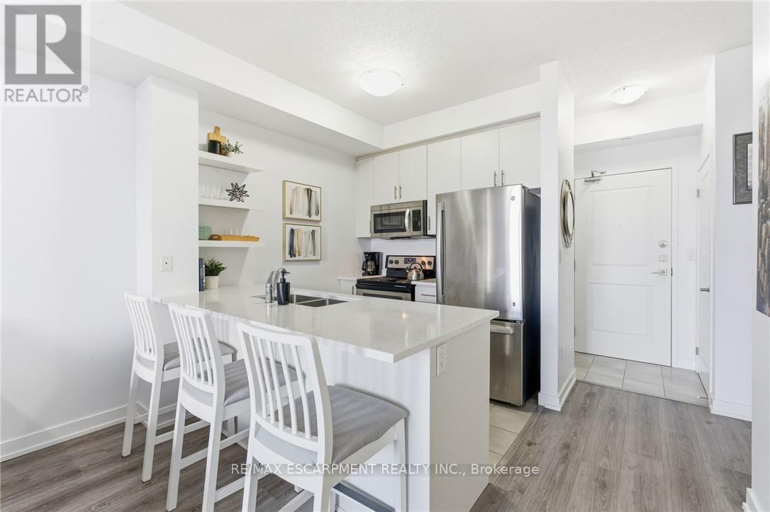 228 - 35 Southshore Crescent, Hamilton (Lakeshore), Ontario  L8E 0J2 - Photo 8 - X12859394