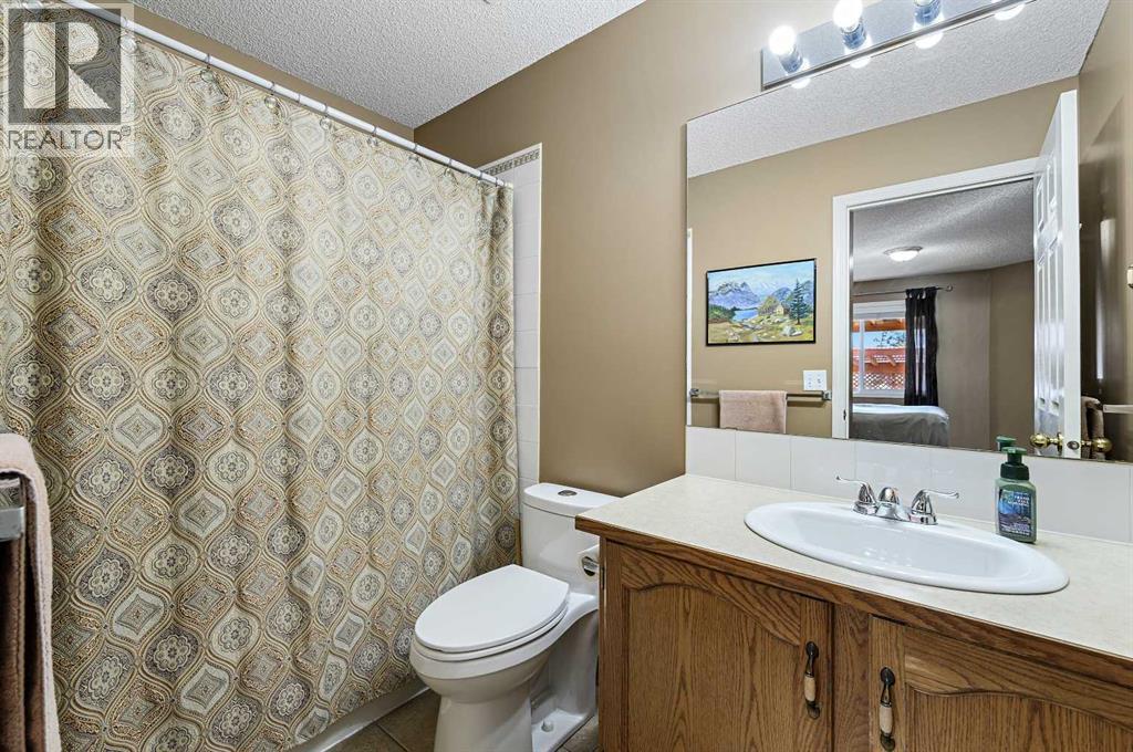 162 West Creek Bay, Chestermere, Alberta  T1X 1K7 - Photo 15 - A2288885