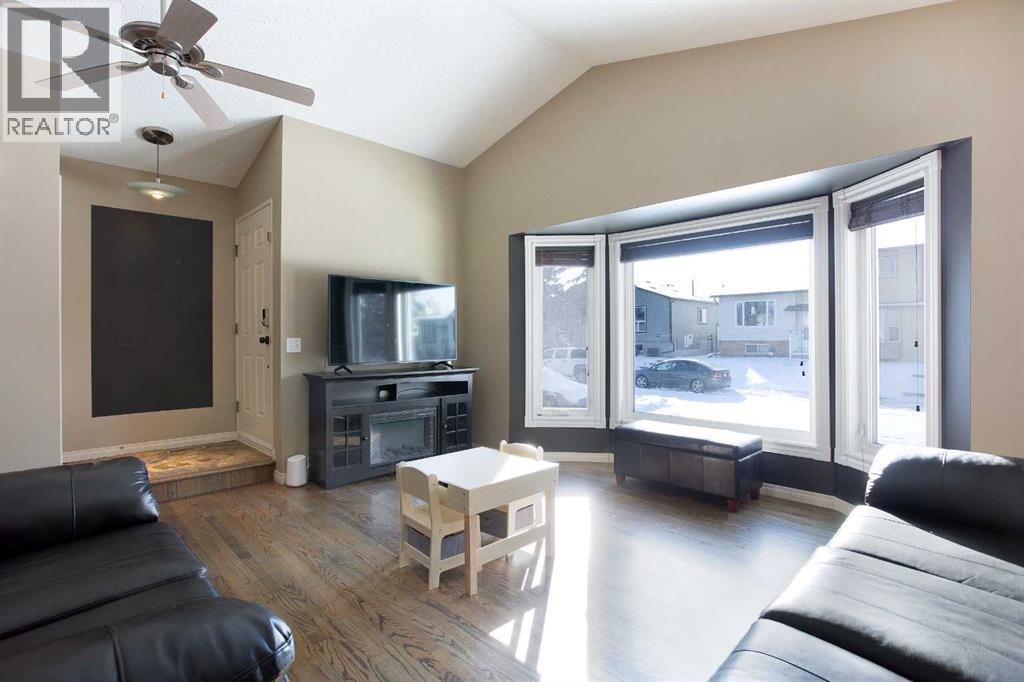 28 Cedardale Road Sw, Calgary, Alberta T2W 5G5 - Photo 4 - A2285629