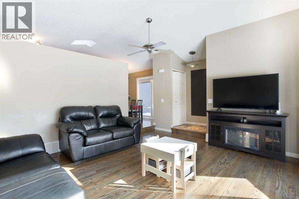 28 Cedardale Road Sw, Calgary, Alberta T2W 5G5 - Photo 5 - A2285629