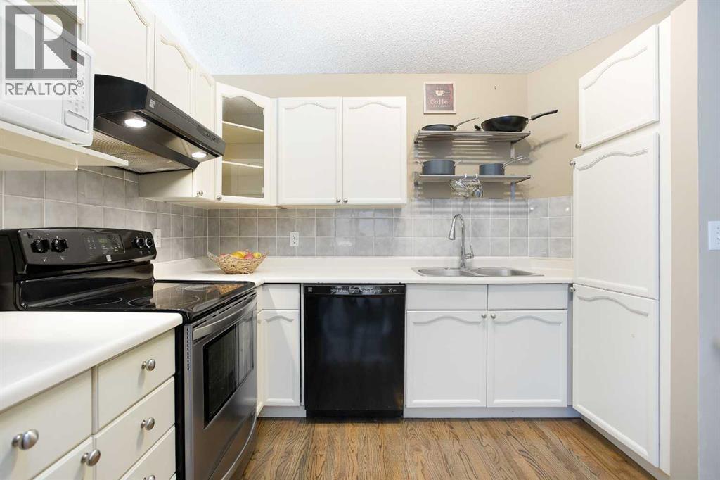 28 Cedardale Road Sw, Calgary, Alberta T2W 5G5 - Photo 6 - A2285629