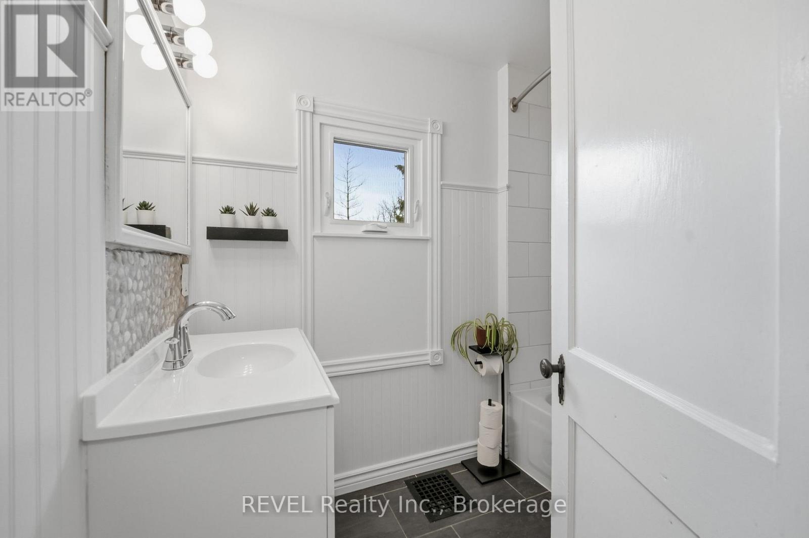 18 Lincoln Avenue, St. Catharines (Oakdale), Ontario  L2P 2C6 - Photo 21 - X12738884