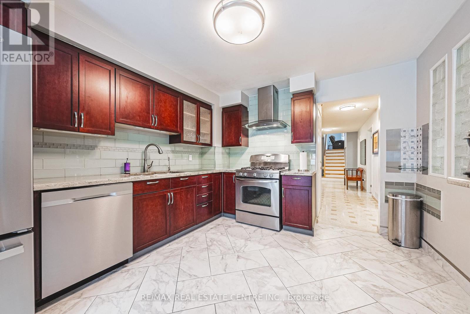 4322 Waterford Crescent, Mississauga (Hurontario), Ontario  L5R 2B3 - Photo 16 - W12858522