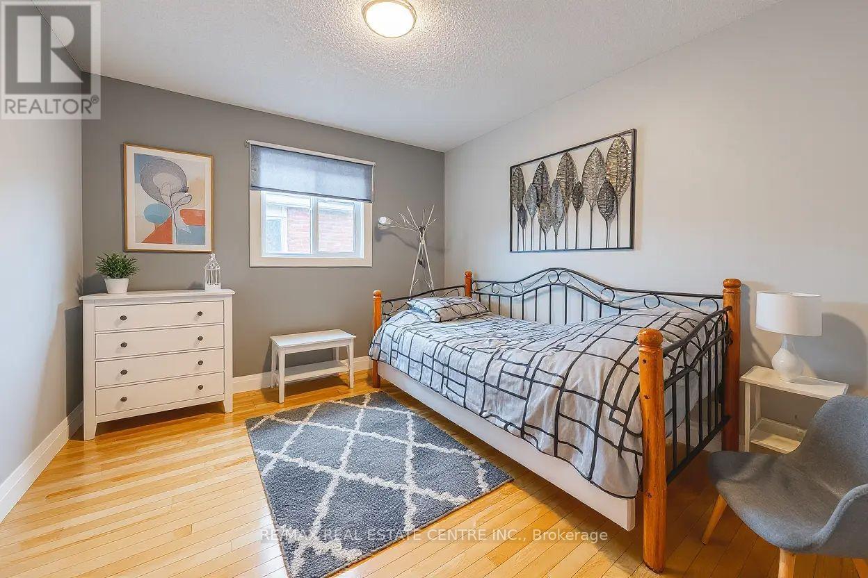 4322 Waterford Crescent, Mississauga (Hurontario), Ontario  L5R 2B3 - Photo 26 - W12858522