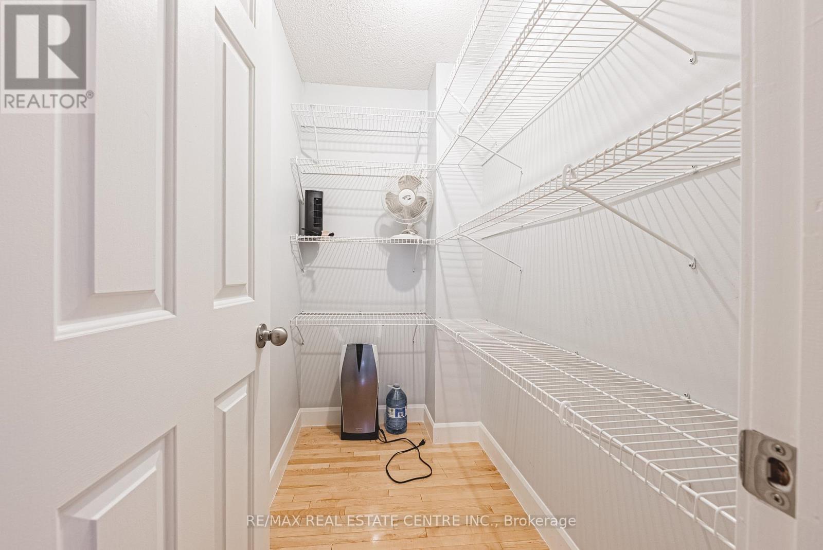 4322 Waterford Crescent, Mississauga (Hurontario), Ontario  L5R 2B3 - Photo 30 - W12858522