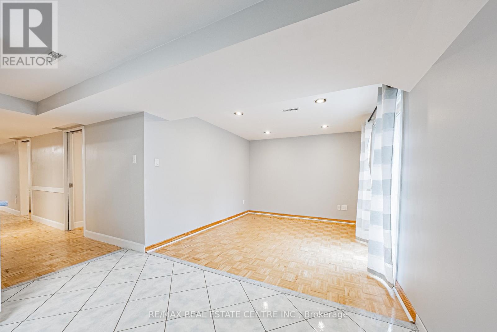 4322 Waterford Crescent, Mississauga (Hurontario), Ontario  L5R 2B3 - Photo 38 - W12858522