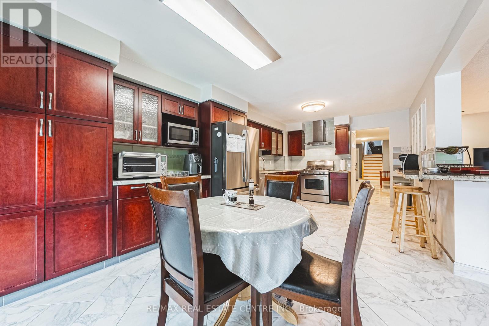 4322 Waterford Crescent, Mississauga (Hurontario), Ontario  L5R 2B3 - Photo 17 - W12858522