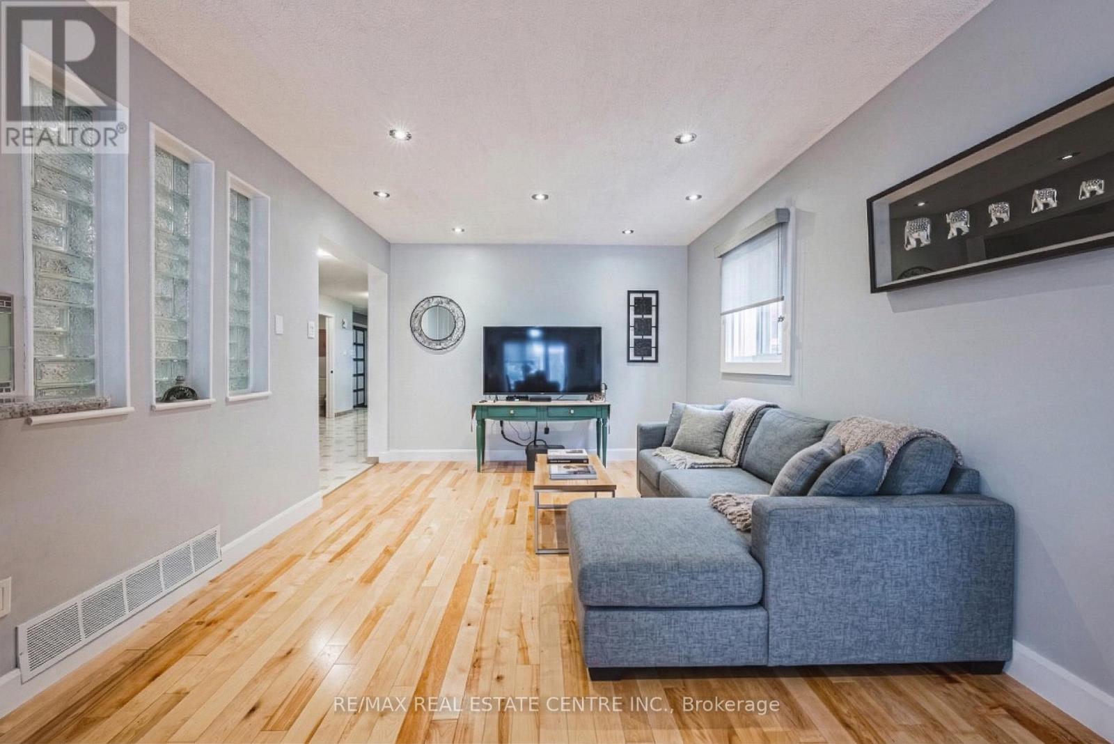 4322 Waterford Crescent, Mississauga (Hurontario), Ontario  L5R 2B3 - Photo 11 - W12858522