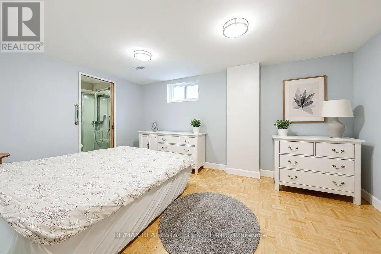 4322 Waterford Crescent, Mississauga (Hurontario), Ontario  L5R 2B3 - Photo 35 - W12858522