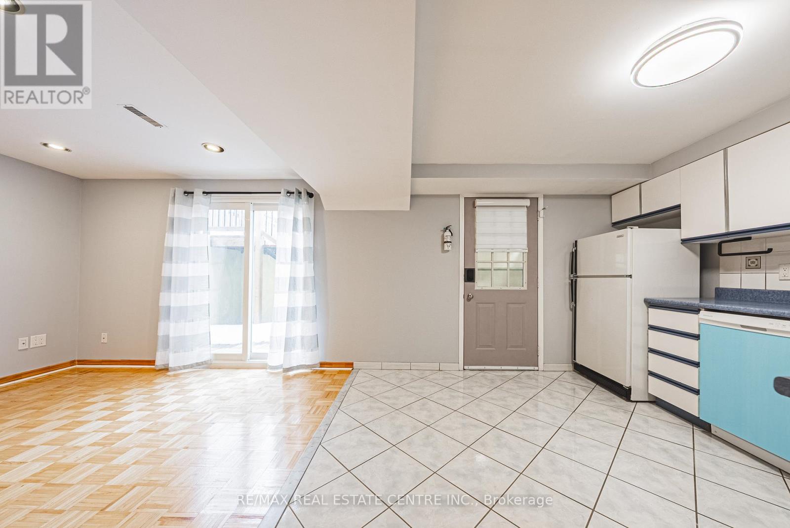 4322 Waterford Crescent, Mississauga (Hurontario), Ontario  L5R 2B3 - Photo 32 - W12858522