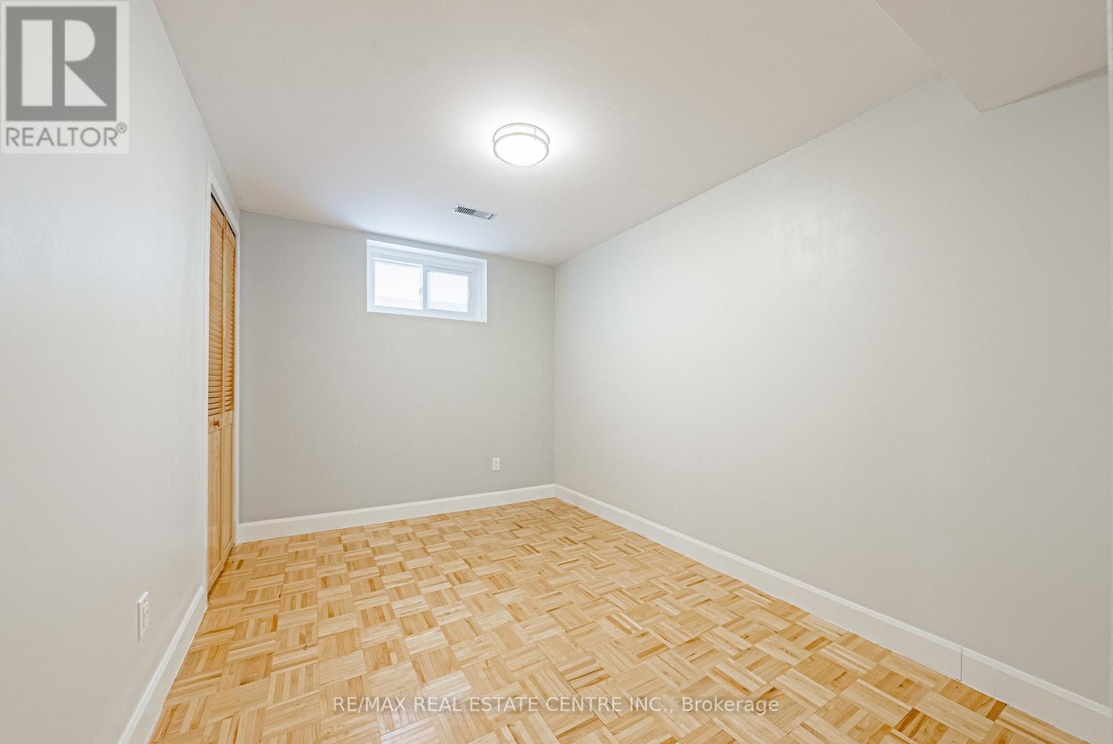 4322 Waterford Crescent, Mississauga (Hurontario), Ontario  L5R 2B3 - Photo 37 - W12858522