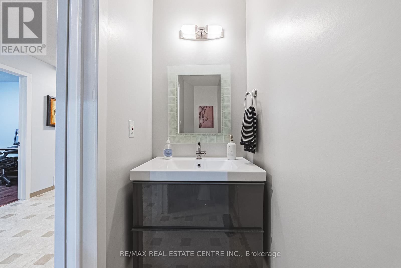 4322 Waterford Crescent, Mississauga (Hurontario), Ontario  L5R 2B3 - Photo 7 - W12858522