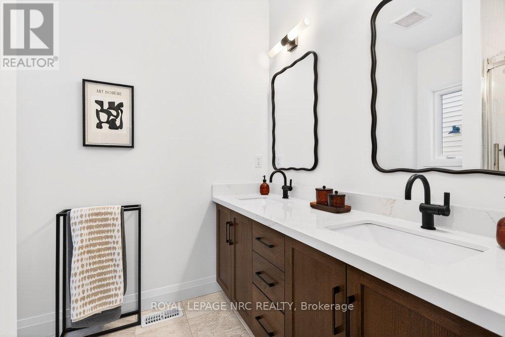 63 Beachwalk Crescent, Fort Erie, Ontario  L0S 1B0 - Photo 24 - X12400990