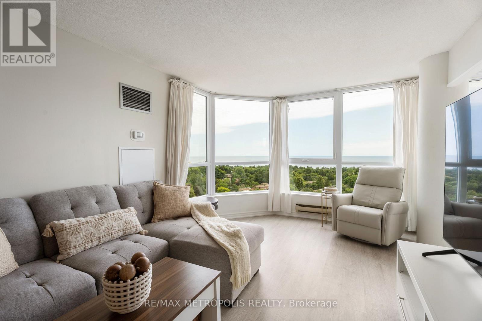 1707 - 3233 Eglinton Avenue E, Toronto (Scarborough Village), Ontario  M1J 3N6 - Photo 3 - E12859472