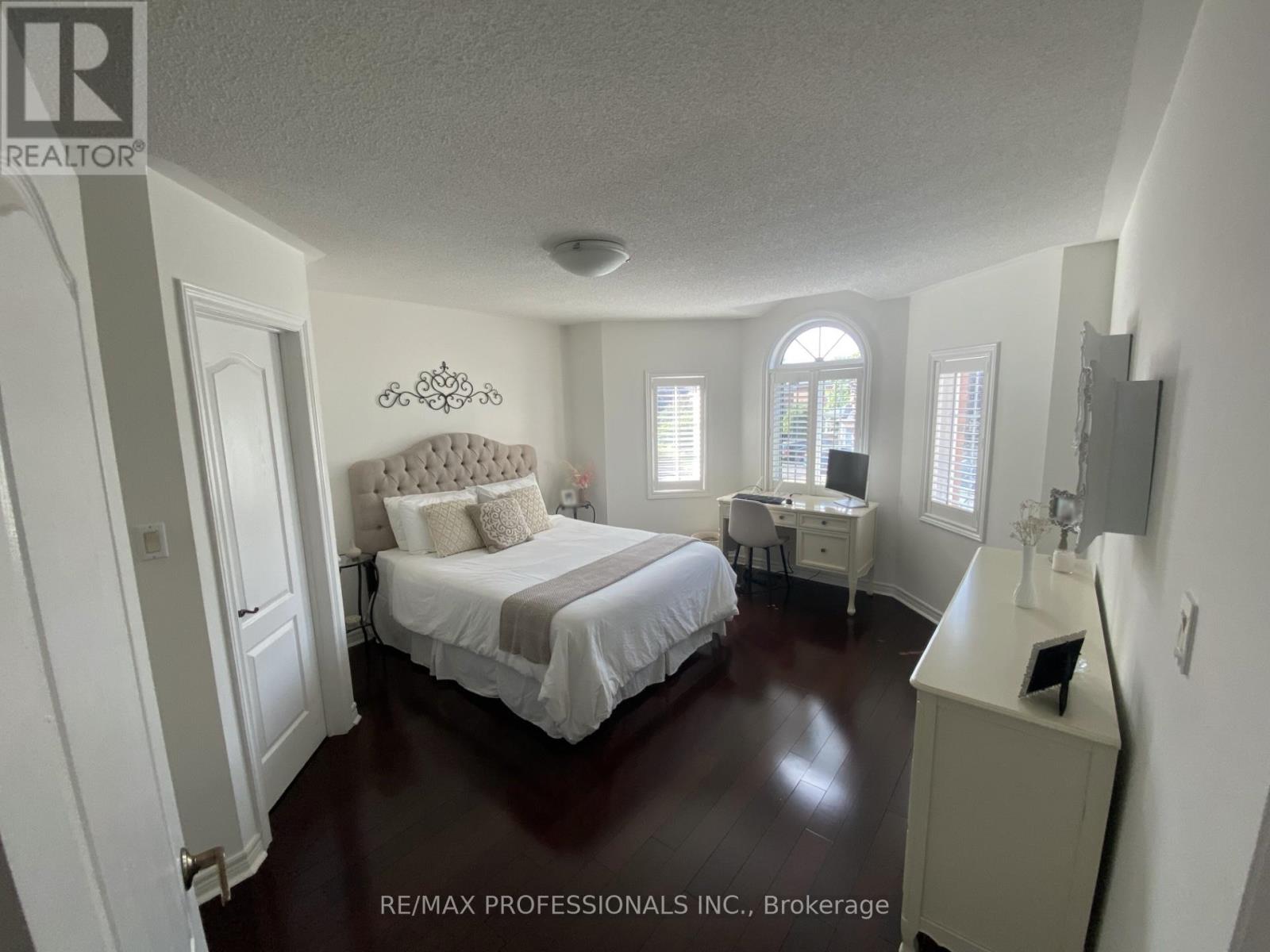 7153 Waldorf Way, Mississauga, Ontario  L5N 7R3 - Photo 15 - W12859462