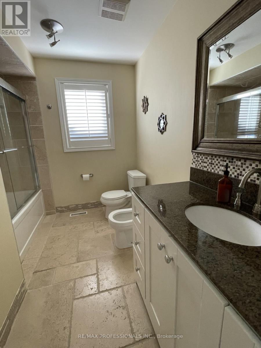 7153 Waldorf Way, Mississauga, Ontario  L5N 7R3 - Photo 18 - W12859462