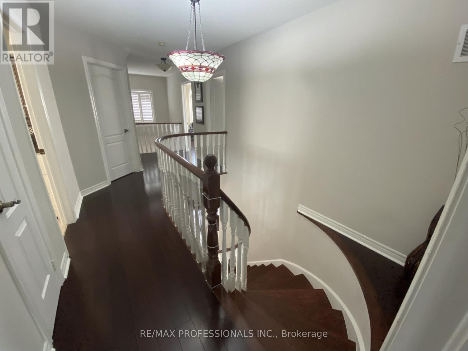 7153 Waldorf Way, Mississauga, Ontario  L5N 7R3 - Photo 19 - W12859462