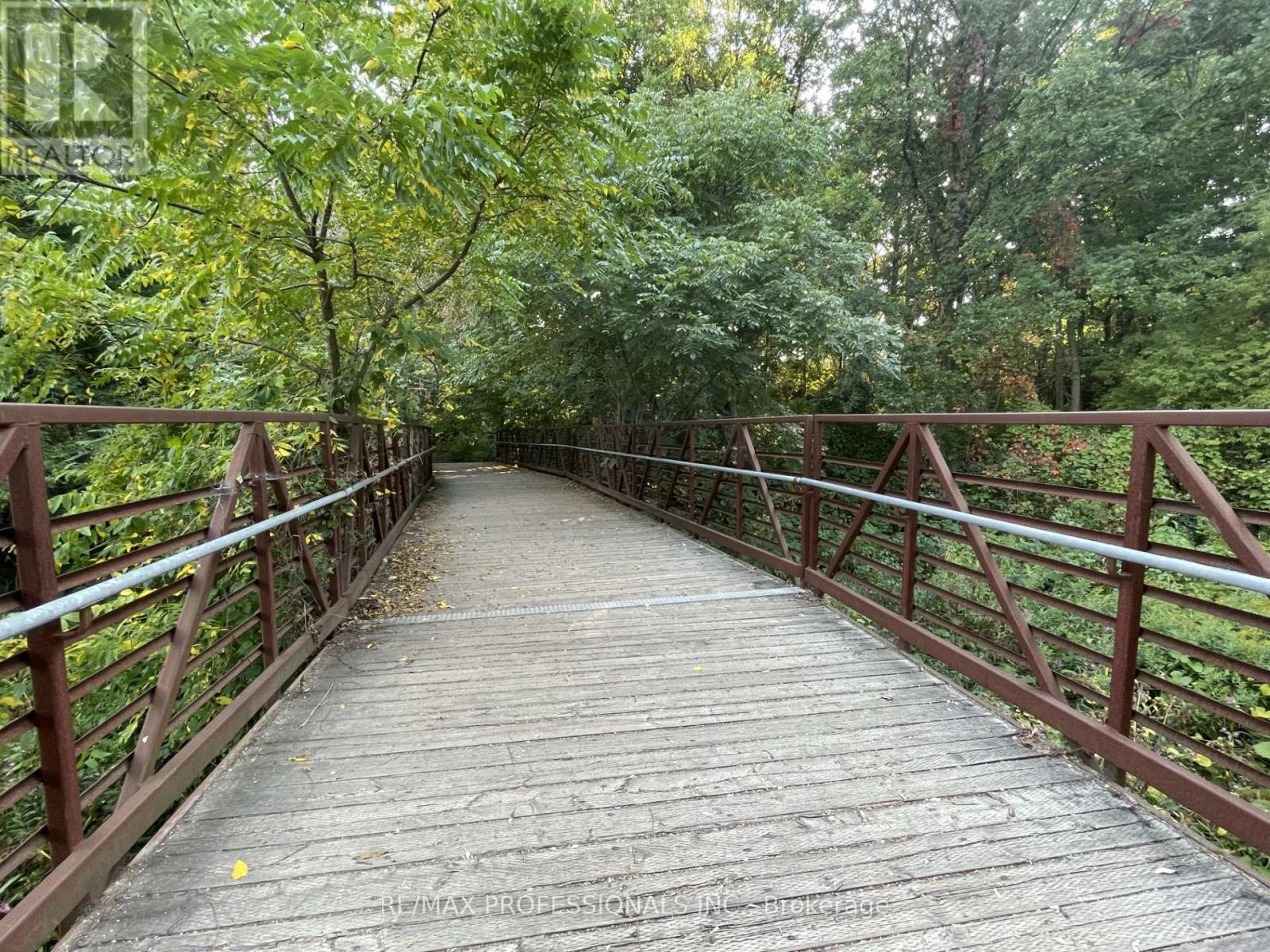 7153 Waldorf Way, Mississauga, Ontario  L5N 7R3 - Photo 36 - W12859462