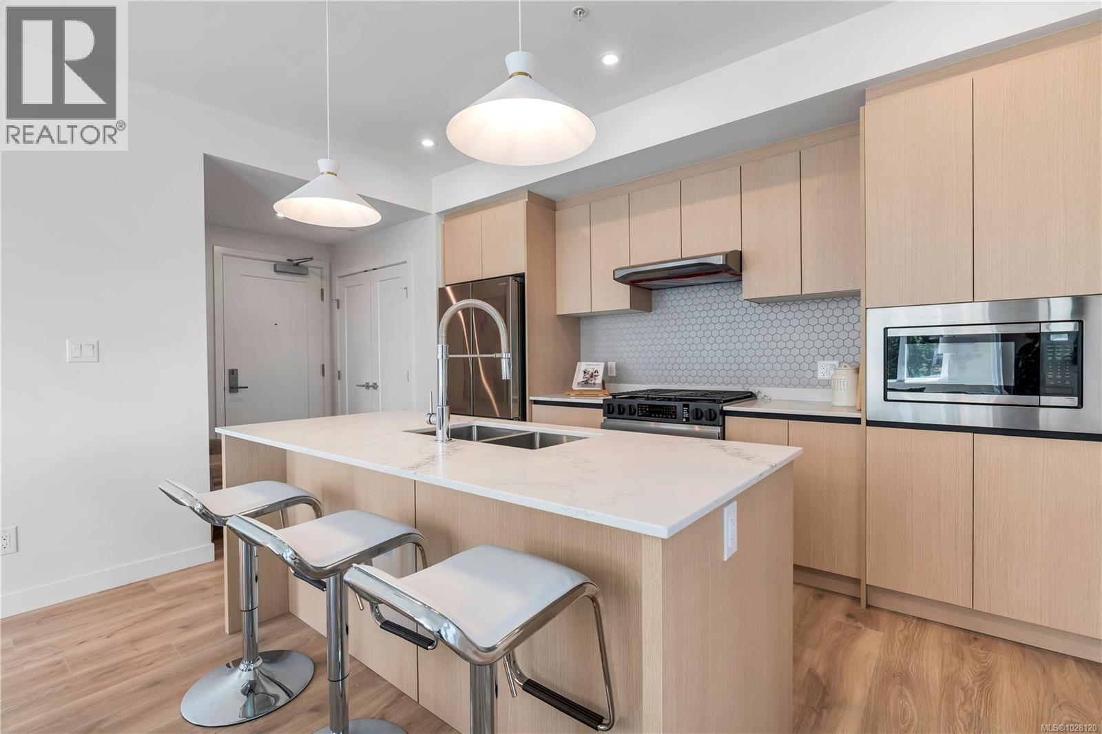 103 2000 West Park Lane, View Royal, British Columbia