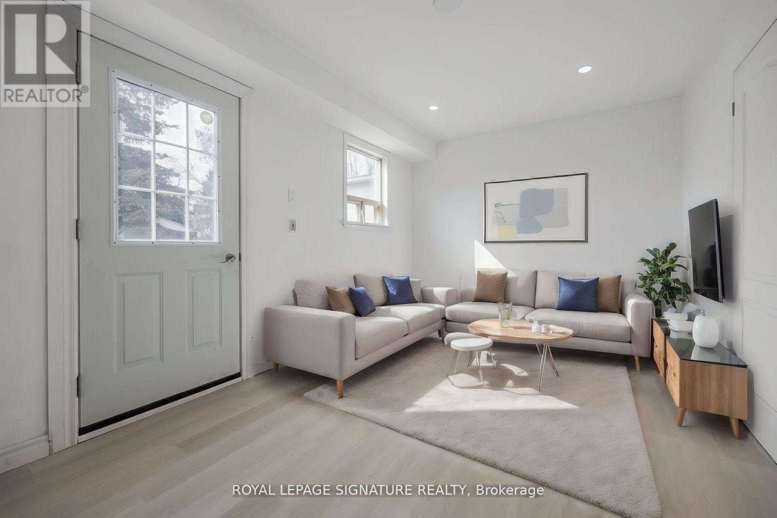 B/MAIN - 54 TUSCARORA DRIVE, Toronto, Ontario